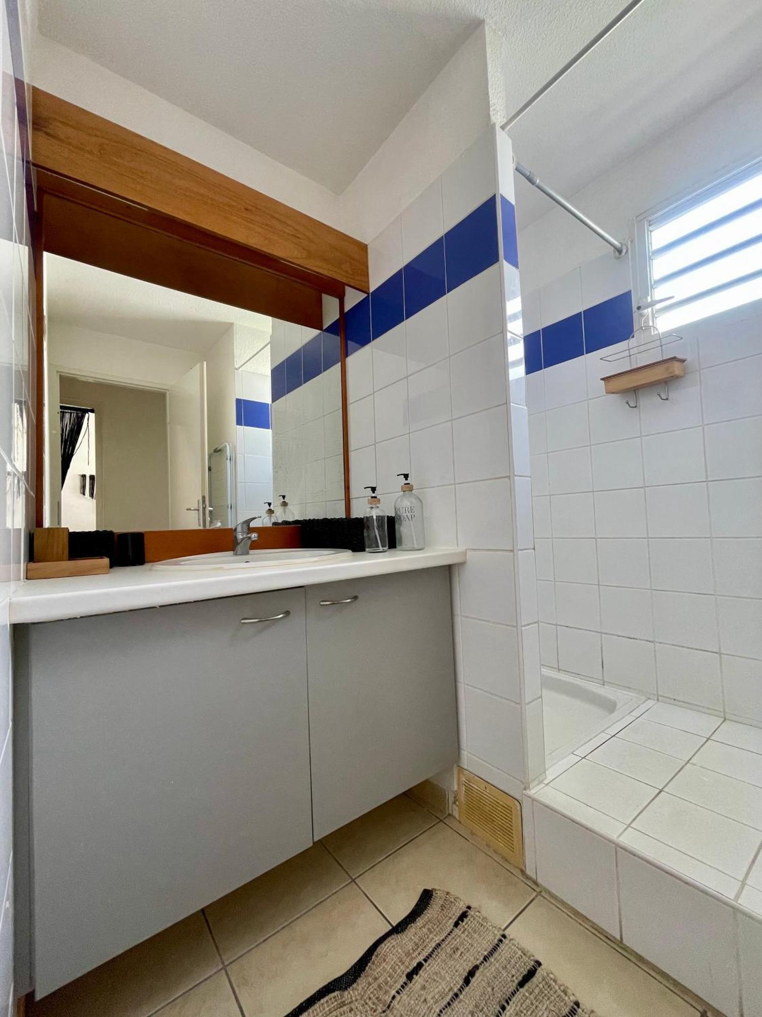 Appartement Cosy En Ville Baie Mahault Eksteriør billede